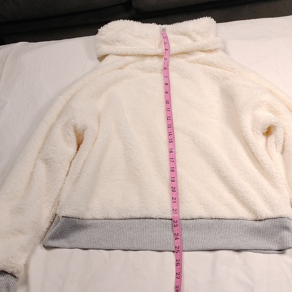 Ultra flirt women's large sized turtle neck cream colored sweater - Picture 8 of 10